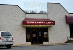 The Honey Baked Ham Company outside