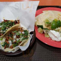 Taqueria El Taconazo food