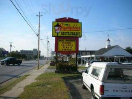 Chris’s Diner outside