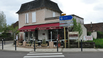 Le Petit Resto Pizzeria outside