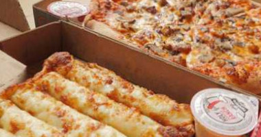 Toppers Pizza food