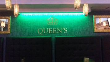 Caffe Queen's inside