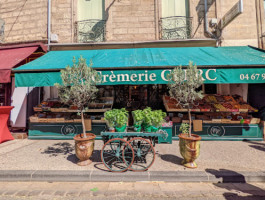 Cafe Creme outside