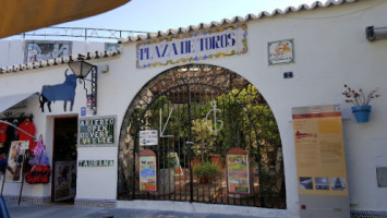 Cafeteria Truk Castejon outside