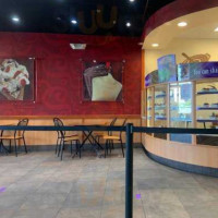 Cold Stone Creamery inside