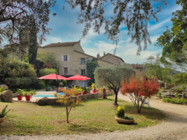 Auberge Du Vieux Lanas outside