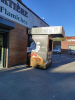 La tourtiere outside