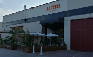 La Tropa outside