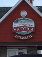 La Fromagerie Victoria outside