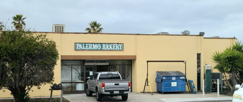 Palermo Bakery outside