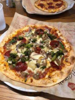 Mod Pizza food