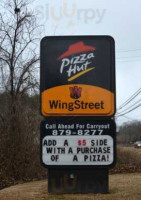 Pizza Hut outside