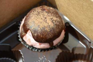 Gigi's Cupcakes food