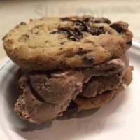 Insomnia Cookies food