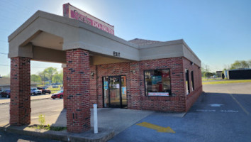 Shipley Do-nuts outside