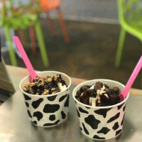 Berryville Frozen Yogurt food