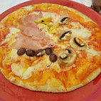 Zanzi Pizza food