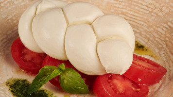 Obica Mozzarella Serravalle food