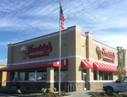 Freddy's Frozen Custard Steakburgers outside