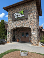 Olive Garden Italian outside