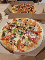 Domino's Pizza Rio De Mouro food