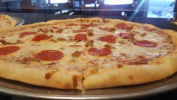 Tommie’s Pizza food