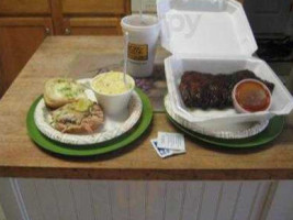 Whitt's Barbecue food