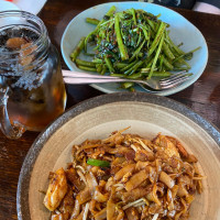 Junior Tan Hawker Kitchen food