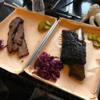 Izzy's Smokehouse Brooklyn food