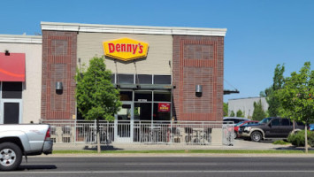 Denny's outside