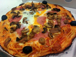 Pizza Tutto food