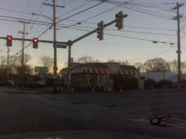 Honey Dew Donuts outside