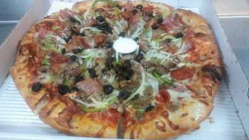 Marina's Pizza food