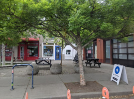 Blue Star Donuts outside