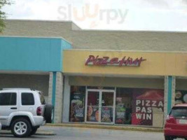 Pizza Hut outside