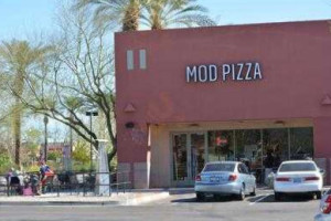 Mod Pizza outside