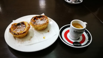 A Seara Pastelarias food