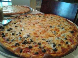 Tre Amici Pizza food