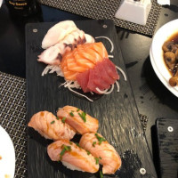 Roiyaru Sushi House food