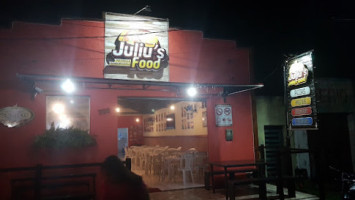 Juliu's Food inside