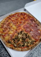 Pizzeria Lupin food