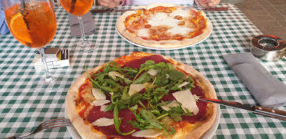 Pizzeria Italia food