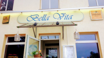 Bella Vita outside