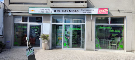 Rei Das Migas outside