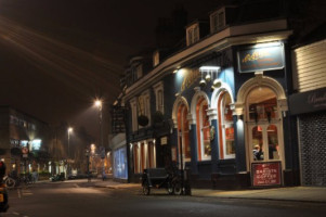 D'arry's Cookhouse And Wine Shop outside