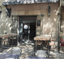 Valia Uzes inside