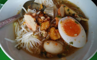 ร้านก๋วยเตี๋ยวหมูต้มยำทรงเครื่องมะนาวสดสูตรเมียครู food