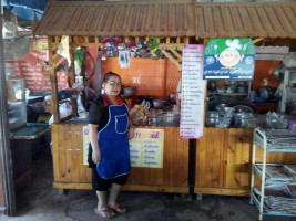 ร้านส้มตำรสเด็ดแม่หลอด จัตุรัส food