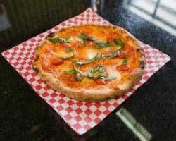 Aroma Artisan Pizza food