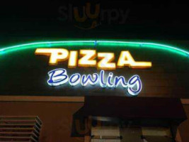 Pizza Bowling inside